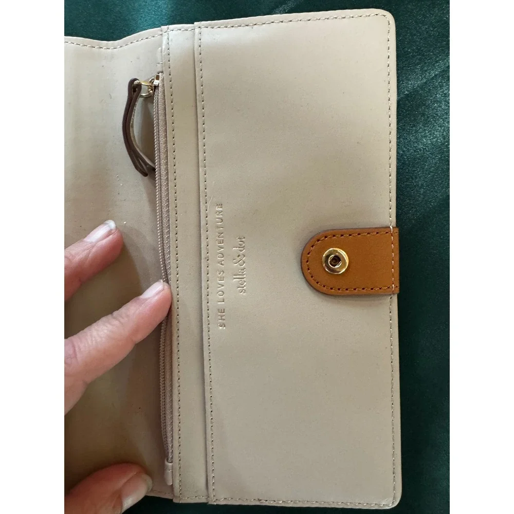 Stella & Dot Tan Laser Cut Travel Wallet Passport Holder She Loves Adventure